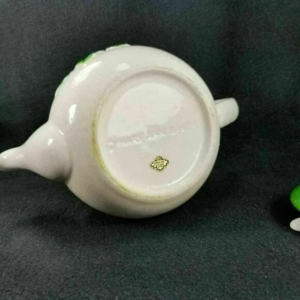 Otagiri Teapot Mary Ann Baker Christmas Holly Berries Embossed Handpainted‎ Vtg